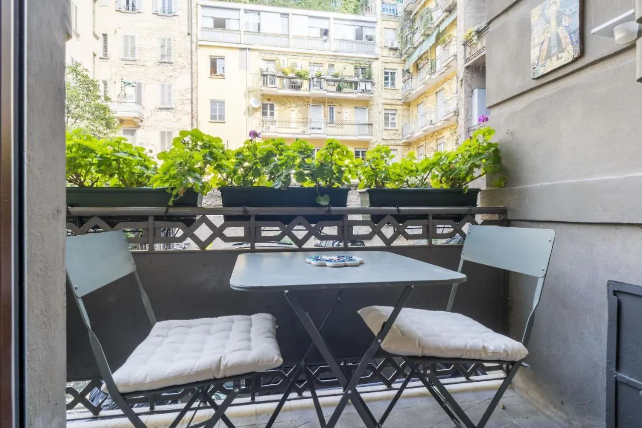Easylife - Comoda Residenza Con Terrazzino Abitabile In Zona Sant Ambrogio Milano 0*,  Italia